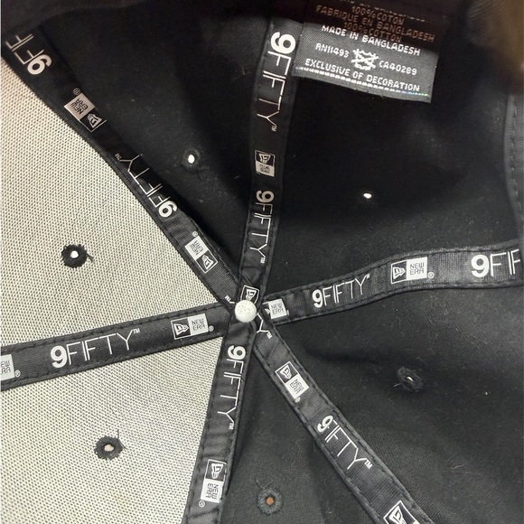 New Era Black and Gold Fleur-de-lis Hat - Picture 4 of 4